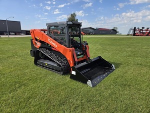 รถตักล้อยางขนาดเล็ก Kubota SVL97-2 เครื่องยนต์ดีเซล สีส้ม พร้อมบุ้งกี๋หน้า อุปกรณ์ก่อสร้าง - Product Image 2