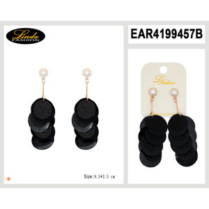 Orecchini di Perle Linda Fashion Statement, 5x2 Cm, Placcati in Oro con Perle Finte, Gioielli da Festa per Donne - Product Image 5