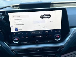 Toyota 4Runner TX 500h F SPORT d'occasion 2025 – SUV hybride de luxe pleine grandeur à trois rangées, 366 ch, transmission intégrale, automatique, véhicule familial à vendre - Product Image 5