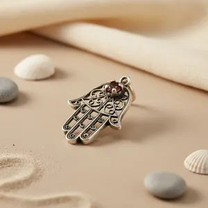 Colgante de Mano de Hamsa de Plata 925 con Granate de Protección y Acabado en Oro Rosa - Product Image 1