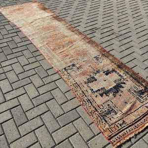 Alfombra Turca Vintage de 2.7x10.2 pies, Alfombra de Pasillo, Alfombra de Lana Ikat Marrón y Azul - Product Image 1