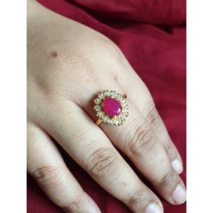 Elegante anillo de piedra roja chapado en oro para Mujer | Anillo de desgaste de fiesta ajustable con acentos de CZ Joyería de moda india para mujer - Product Image 1