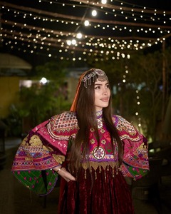 Robe longue élégante vintage afghane pour femme, artisanale, ornée, tenue culturelle, broderie exquise au fil, tissu en mousseline, manches longues - Product Image 3