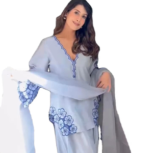 Temporada de verano favorita, tela de SEDA ESPECIAL, secuencia de bordado pesado, trabajo, patrón de manga completa, conjunto tradicional de Kurti - Product Image 1