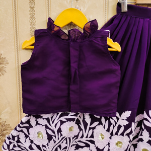 Ensemble Lehenga Choli pour enfants entièrement cousu, brodé de fleurs violettes, longueur au sol |   Tenue ethnique pour fête de filles et mariage |   Fabricant - Product Image 2
