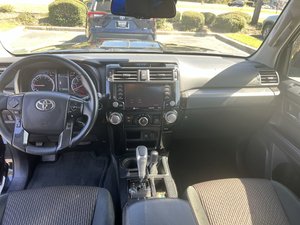 Toyota 4Runner TRD Off Road d'occasion propre 2024 - Product Image 2