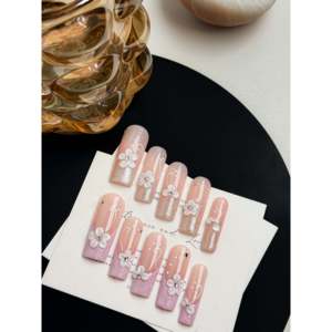 Adesivi per unghie press-on Petaline color avorio, eleganti decorazioni per nail art - Product Image 1