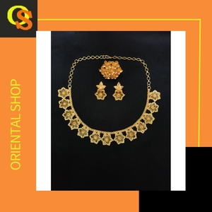 Vente en gros de colliers, boucles d'oreilles et bagues plaqués or 22 carats avec un ensemble de bijoux de style moderne à vendre par les exportateurs - Product Image 4