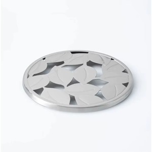 Sous-plat en métal plaqué or - Plateforme résistante à la chaleur pour comptoirs et tables à manger, écologique et durable - Product Image 1