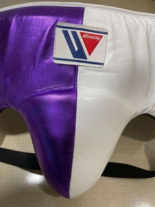 Protège-aine gagnant violet et blanc avec étiquette personnalisée en cuir véritable, protège-aine professionnel gagnant pour la boxe - Product Image 2