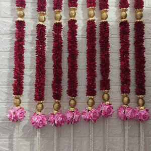 Rose Vibrante avec Guirlande en Tissu Rouge pour Décoration Murale Haldi Mehendi Sangeet, Décoration de Nuit Diwali ou Nouvel An, Décoration d'Entrée de Maison - Product Image 1