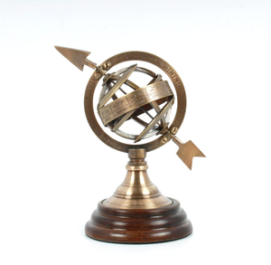 Une sphère armillaire en bronze méticuleusement travaillée avec des anneaux célestes et zodiacaux gravés sur une base en bois classique - Product Image 4