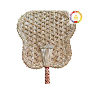 Abanico de bambú de algas marinas rústicas tropicales Abanico de mimbre de hoja de palma hecho a mano natural para jardín y evento - Product Image 1