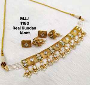 Collier de mariée Kundan de la meilleure qualité avec un design indien classique, parfait pour les cérémonies de mariage, disponible au prix d'usine - Product Image 3