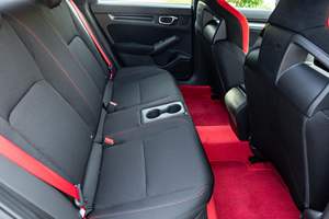 Sedán Deportivo de Lujo de Alto Rendimiento Usado, Modelo 2024, Motor de Aspiración Natural, Automático, 7 Plazas, Características Optimizadas para Pista, Envío Inmediato - Product Image 3