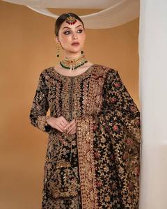 ชุดแต่งงานออกแบบด้านบนด้านล่างและ dupatta กับลำดับการทำงาน - Product Image 5
