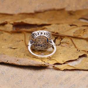 Anillo de Compromiso de Moissanita con Corte Art Deco de 1.50 TCW para Mujer, Azul Baguette, Chapado en Oro, Plata de Ley 925, Joyería en Racimo - Product Image 4