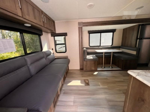 Autocaravana C-O-A-C-H-M-E-N RV V-I-K-I-N-G 272RLS 2021 USADA EN BUEN ESTADO DISPONIBLE PARA LA VENTA - Product Image 4