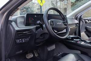 Kia EV6 GT-Line AWD 2022 d'occasion en excellent état, 1 propriétaire, double moteur, pack First Edition, charge rapide 800V DC, non modifiée - Product Image 5