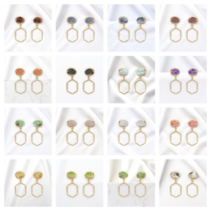 Tourmaline noire brute pierre précieuse à la main plaqué or boucles d'oreilles pendantes hexagone métal boucles d'oreilles bijoux personnalisés - Product Image 3