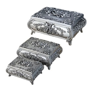 Conjunto de Tres Cajas de Joyería de Metal Elegante de Plata, Organizador de Almacenamiento de Joyas de Metal para Guardar Joyas Elegantes en Latón G - Product Image 1