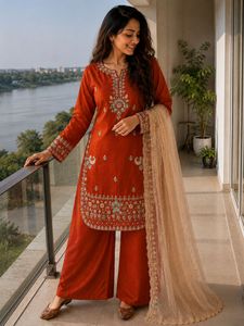 Ensemble prêt-à-porter en soie Gmy avec broderie et travail de sequins de la marque Designer Jari, comprenant un haut, un pantalon palazzo et un dupatta, entièrement cousu. - Product Image 4
