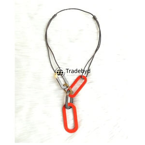 Collar de cuerno hecho a mano Tradebyd, joyería ecológica, pieza de moda de lujo perfecta - Product Image 1