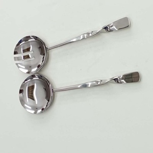 Ensemble de fourchettes et cuillères en argent en acier inoxydable, de conception authentique, avec poignée ronde torsadée, ensemble de serveurs à salade modernes - Product Image 1