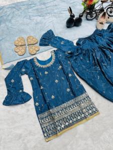 VISHNU K DESIGN ENFANTS TOP DHOTI SALWAR DUPATTA HEAVY CHINON SOIE 3/4 MANCHES IMPRESSION NUMÉRIQUE BRODERIE SEQUNCE DENTELLE TRAVAIL TOUS - Product Image 4