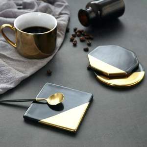 Ensemble de sous-verres en métal noir et or à deux tons, design luxueux à fort contraste pour la salle à manger, vente en gros - Product Image 4