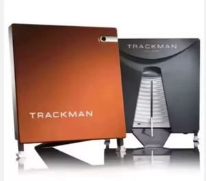 TrackMan 4 Dual Radar Golf Launch Monitor Système de simulation sans fil Bluetooth pour la pratique en intérieur - Product Image 3