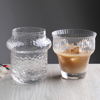 Gobelet en verre à whisky avec logo personnalisé d'usine en gros Verres à boire pour restaurant martelés et à texture irrégulière