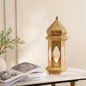 Farol de Vela Marroquí de Latón con Paneles de Vidrio, Diseño Elegante para Colgar, Brillo Cálido para Decoración Festiva del Hogar - Product Image 5