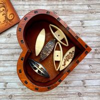 Meilleur porte-clés ou anneau en bois d'olivier de Jérusalem poli et sculpté en forme de cœur - 2 pouces de long et 1 pouce d'épaisseur - Cadeau de mariage