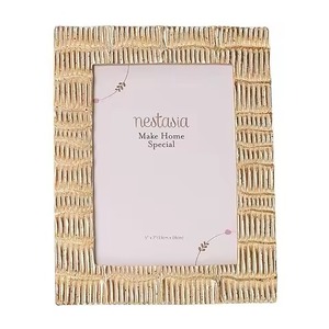 Cadres photo en métal carrés dorés - Écologiques et personnalisables pour la décoration intérieure, la chambre à coucher, le salon et les cadeaux - Product Image 1