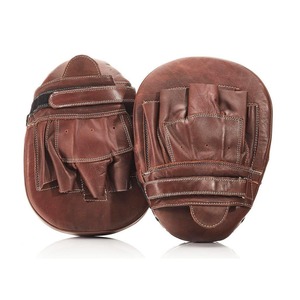 Mitaines d'entraînement de boxe de qualité supérieure, conception de logo personnalisée, mitaines de frappe, coussinets de frappe, équipement de protection pour le kickboxing, RRI-FP-01 - Product Image 4