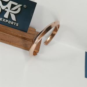 Bracelet jonc ouvert en cuivre élégant, traditionnel et minimaliste, fait main, réglable, léger, unisexe, pour le quotidien et les cadeaux - Product Image 5