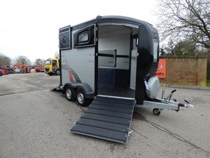 Steel Side Wall Semi <b>Trailer</b> for Livestock or Horses Axle <b>Trailer</b> with 12R22.5 <b>Tyre</b> DOT Certified Horsebox <b>Trailer</b> Best Price - Product Image 6