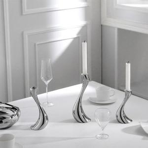 Bougeoir en aluminium fini argent scintillant pièce de décoration artistique pour une atmosphère intérieure minimaliste moderne - Product Image 4