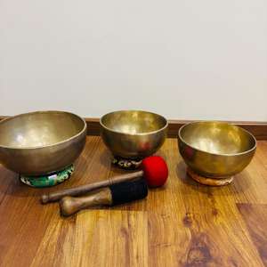 Tazón de canto budista de bronce de estilo tradicional, terapia de sonido para curación de Chakras, artesanías de Metal - Product Image 2