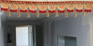 Hermoso Toran de Gota con Pompones para Decoración de Puertas, Diseño de Motivos con Tela Gota y Perlas, Adorno Festivo para Puerta para Decoración de Diwali - Product Image 2