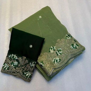 Saree en soie croquante douce avec broderie travail assorti avec chemisier de travail à broderie contrastée - Product Image 1