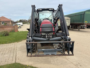 Tracteur agricole diesel Valtra 80 CV d'occasion/neuf, robuste, conçu pour une agriculture efficace et une utilisation sur le terrain durable - Product Image 2