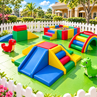 Ensemble de jeux d'extérieur modulaire populaire et coloré en mousse, avec structure d'escalade, toboggan, piscine à balles et tunnel, pour garderies et centres de divertissement