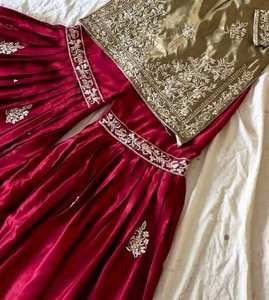 Beaux costumes indiens non cousus brodés à la main pour les femmes pour les fêtes de style traditionnel - Product Image 2