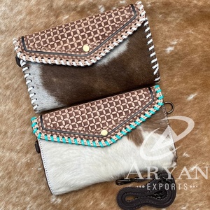 Portefeuille à bandoulière en cuir repoussé à la main pour femmes Western Hair On Cowhide Floral Card Holder Clutch pour téléphone portable pour le voyage - Product Image 1