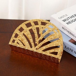 Porte-serviettes en métal design Artistique Unique Durable Pièce faite à la main Parfait pour la décoration moderne de la maison et de la table - Product Image 4