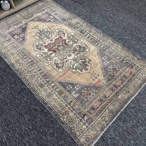 Alfombra decorativa Kilim vintage de 3.9x6.6 pies (119x200 cm), alfombra turca de lana con diseño geométrico arcoíris - Product Image 3