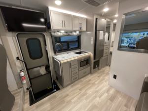 Meilleur prix 2021 2022 Thorr Motor Coach Geneva 24VS Camping-car classe A en stock pour 4-6 passagers, exportation mondiale - Product Image 4