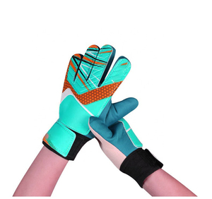 ถุงมือผู้รักษาประตูฟุตบอลโลโก้แบบมืออาชีพ - Product Image 1